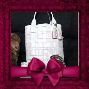 💝RARE!! Michael Kors White Weave Tote